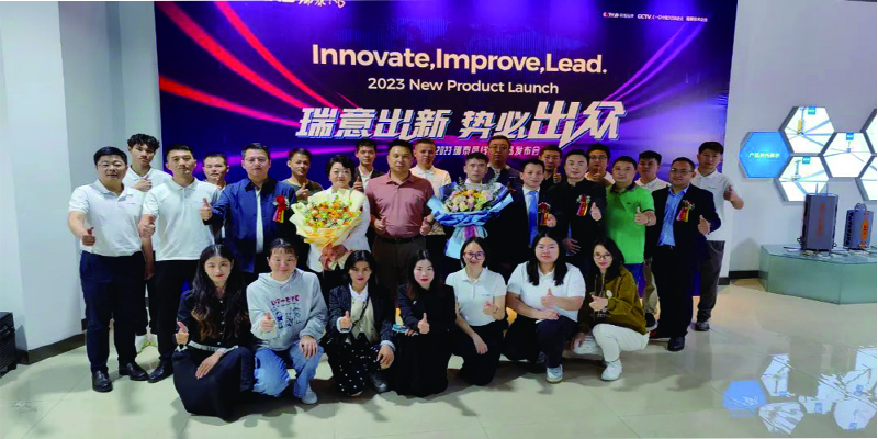 新品發布會全體合影照2.jpg